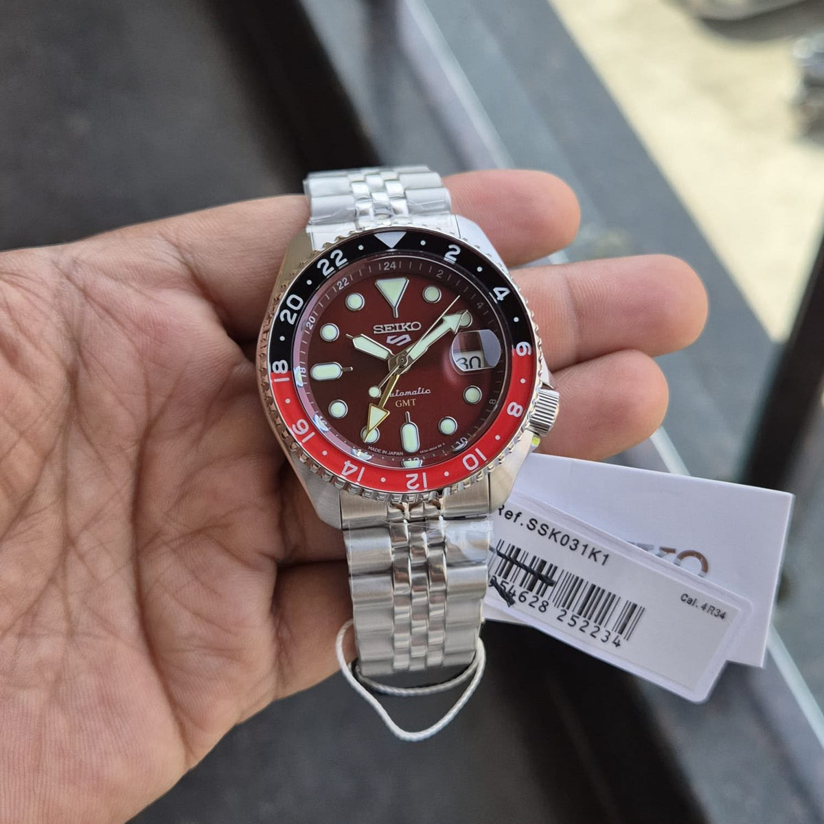 Seiko-5-Sports-Red-Dial-Luminous-Indices-GMT-Hand-Magnified-Date-Quartz-First-Copy