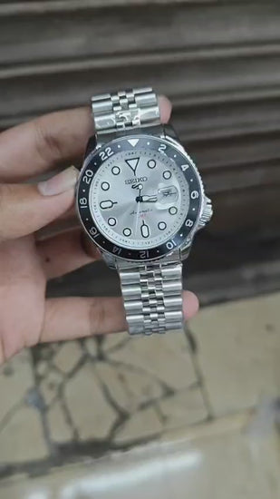 Seiko-5-Sports-Silver-Dial-Black-Bezel-Magnified-Date-Window-First-Copy