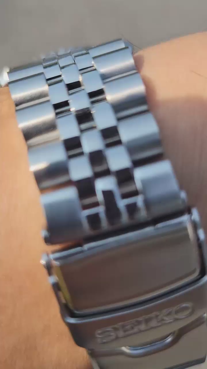 Seiko-5-Sports-Quartz-See-Through-Glass-Open-Back-Case-First-Copy-Anzoro