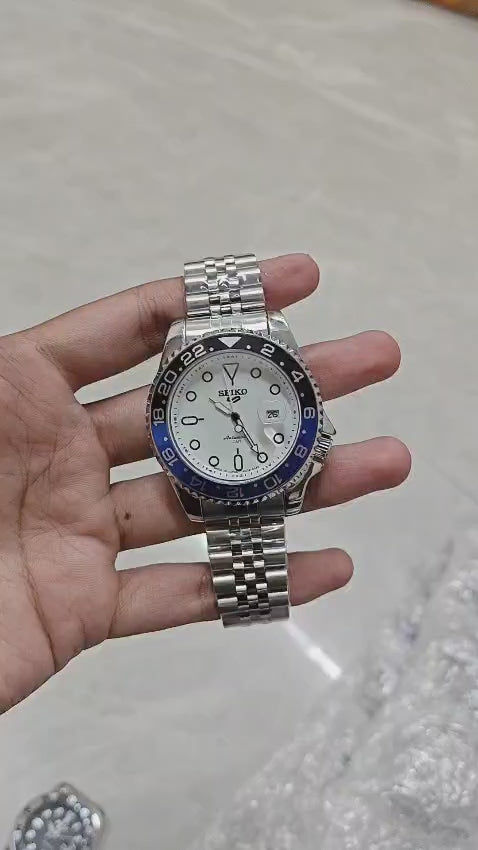 Seiko-5-Sports-Silver-Dial-Red-GMT-Hand-Magnified-Date-Window-First-Copy